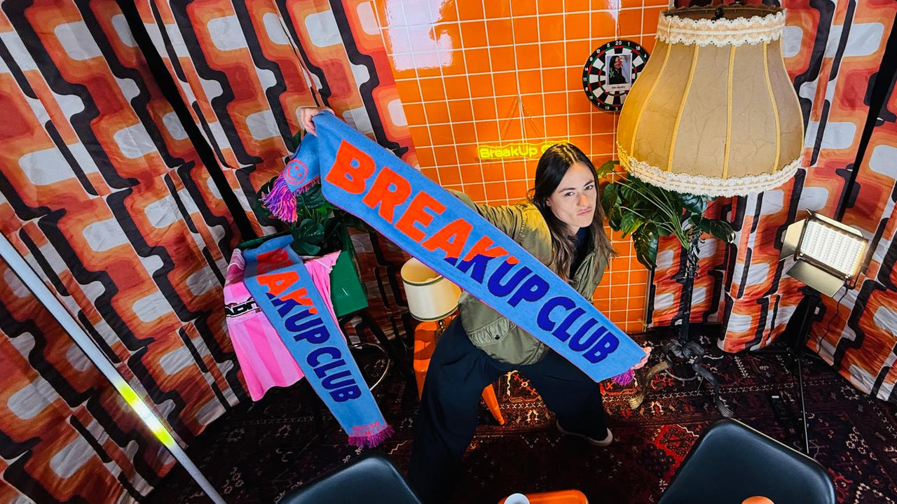 „Hotter after Heartbreak" Schal – DIVERSES x BreakUp Club