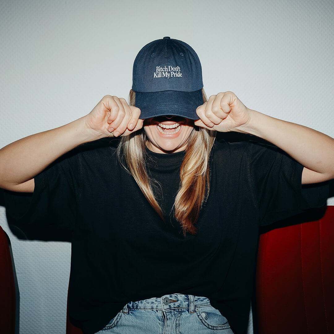 "Bitch Don’t Kill My Pride" Cap, dunkelblau – DIVERSES